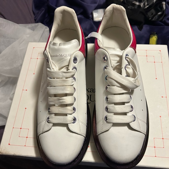 Alexander McQueen - Picture 2 of 8